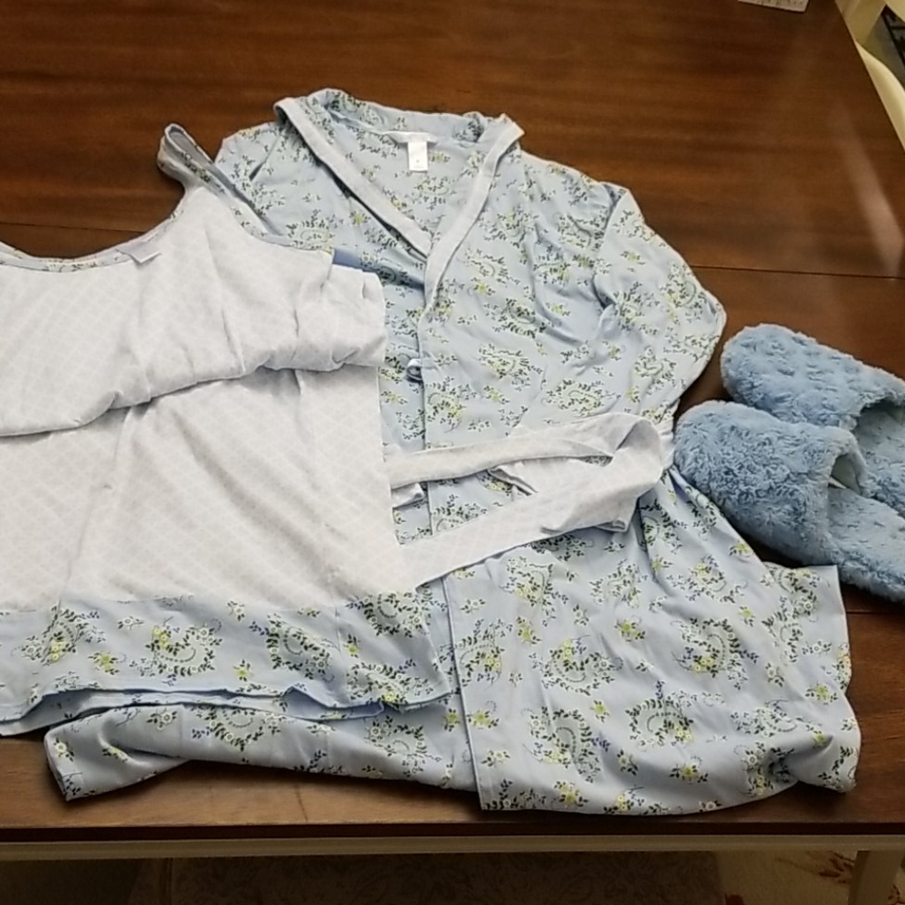 Sleepware Set With Matching Slippers - image 1